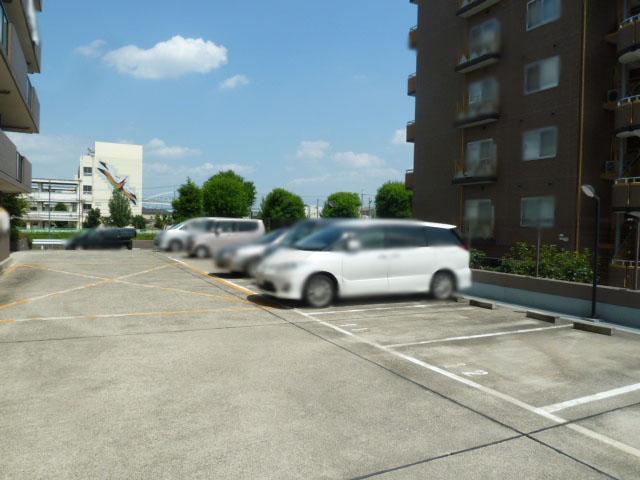 ノバ茨木　敷地内駐車場