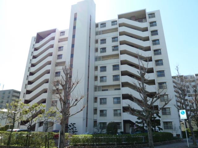 南茨木駅前ハイタウンＣ棟　近隣にはスーパーや銀行、医療施設等の生活施設が充実です