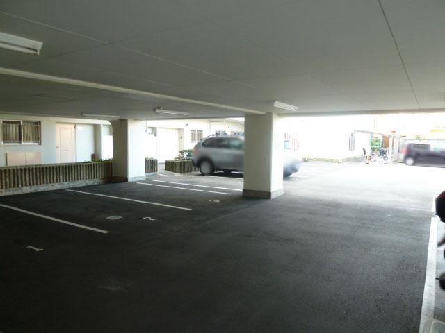 サンピア茨木　敷地内駐車場