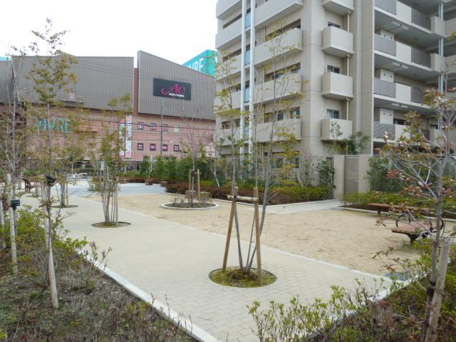 ローレルコート茨木レジデンス　敷地内広場
