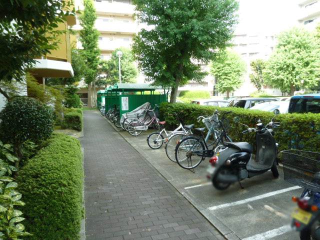 東奈良高層住宅Ｅ棟　駐輪場・バイク置場