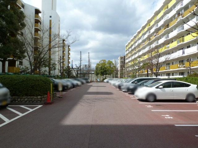 東奈良高層住宅Ｆ棟　敷地内駐車場