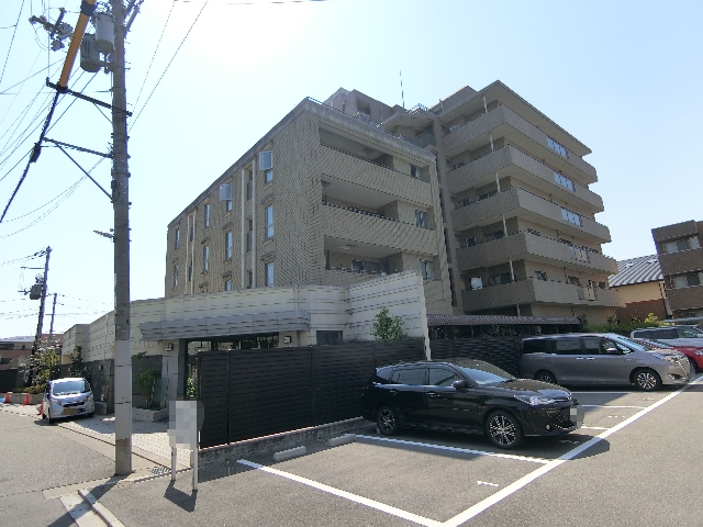 ユニハイムエクシア茨木西中条　駅近につき生活施設や商業施設が充実です