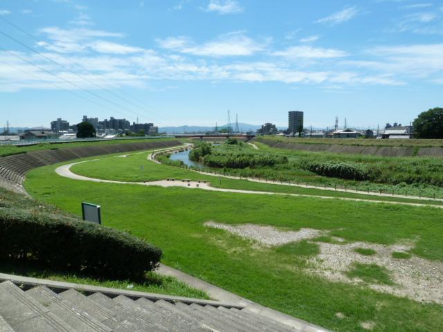 ジオ茨木学園町弐番館　安威川河川敷（散歩・ジョギングコースに最適）約170ｍ