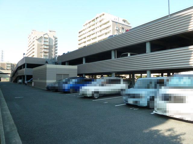 ジオ茨木学園町弐番館　敷地内駐車場