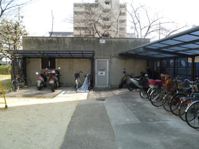 南茨木駅前ハイタウンＢ棟　バイク置場