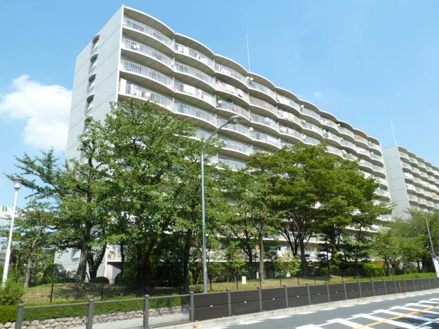 南茨木ハイタウン美沢Ｆ棟　上層階の南向きバルコニー　採光・通風・眺望良好です