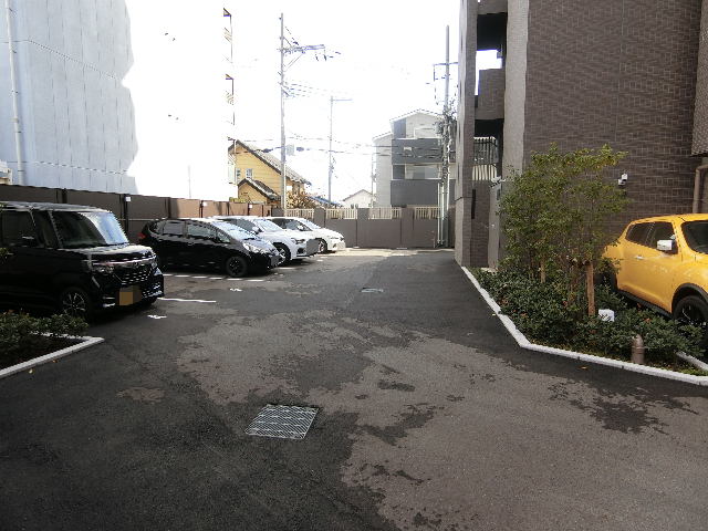 ジオ阪急総持寺　敷地内駐車場