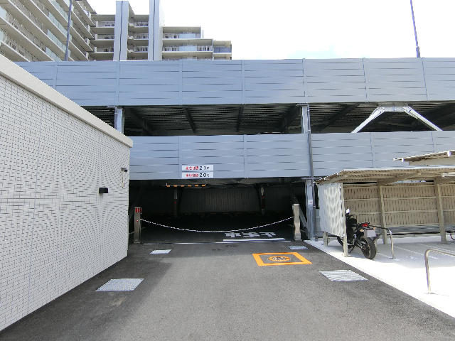 　自走式の敷地内駐車場（ゲート付き）
