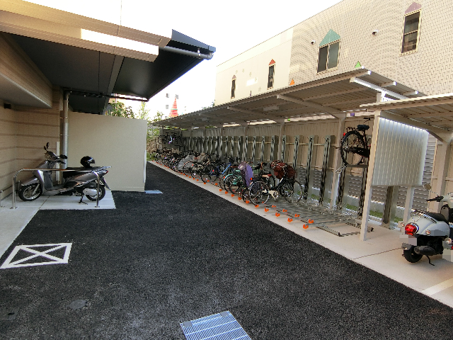 ジオ茨木中穂積　駐輪場・バイク置場
