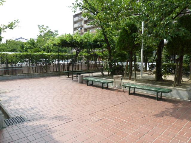 茨木レックスマンションＢ棟　敷地内広場