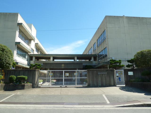 三和住宅第１０マンション　茨木市立太田小学校　約910ｍ
